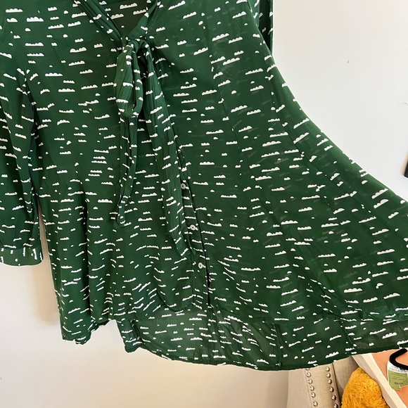 Mauve by anthropology green & black hi-lo bow front top - Picture 9 of 10